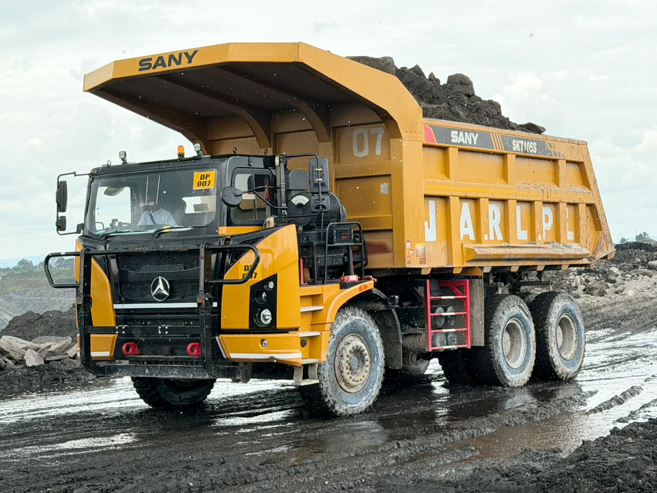 Fleet lined up at a coal mine loading zone